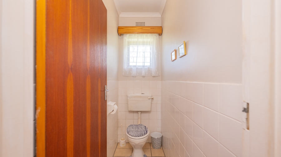 4 Bedroom Property for Sale in Struisbaai Western Cape